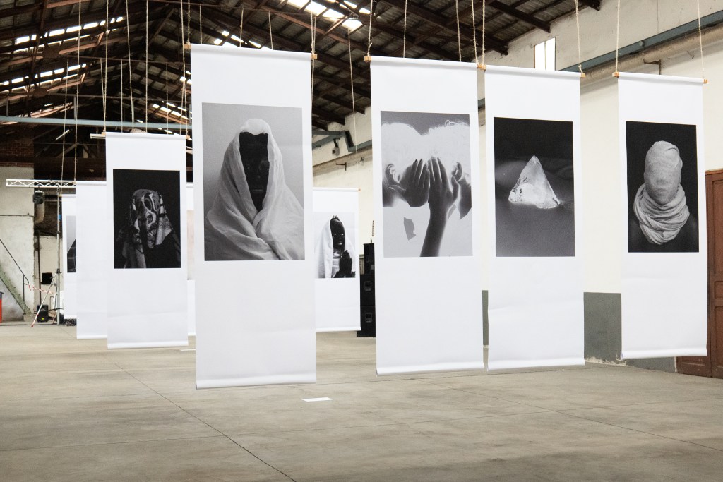 Serie fotografica 'I will always remember it differently' di Viviana Bonura all'ex Pettinatura Lane Barberis, Candelo.